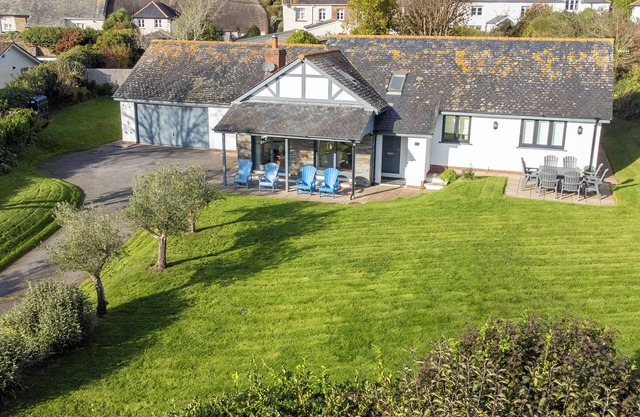 Family-Friendly Bungalow Near Thurlestone Beach