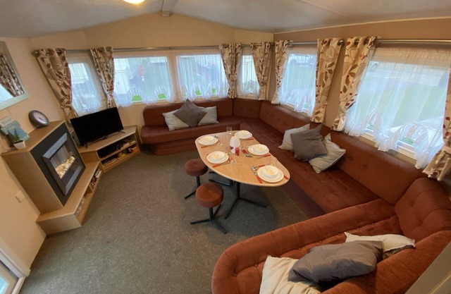 Family-friendly Caravans With On-site Pool and Entertainment