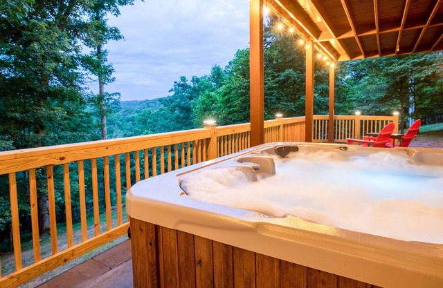 4th of July in Blue Ridge-Family Friendly, Gameroom, Hot Tub-Sleeps 10!