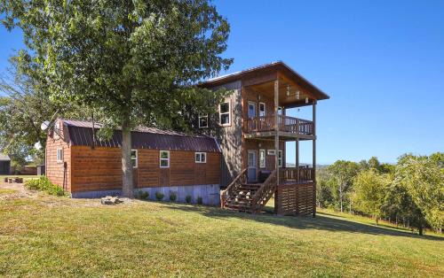 Family-Friendly Cabin with Hot Tub in the Ozark Mountains and nearby Beaver Lake, Eureka Springs