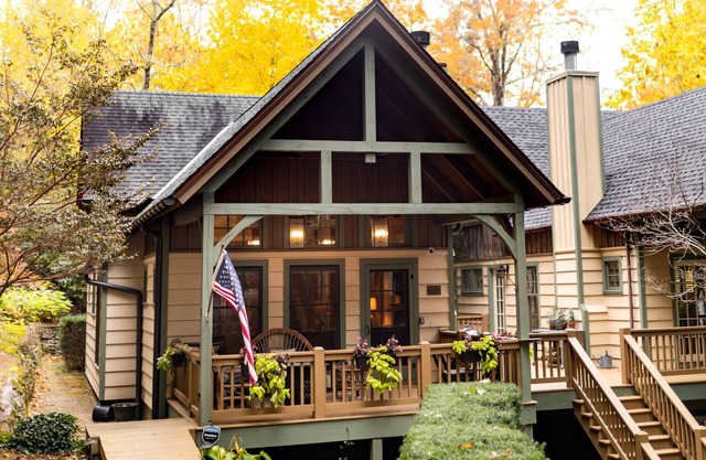Family-Friendly Cashiers Cabin in Trillium-Pet Friendly! Relax at Lake Glenville
