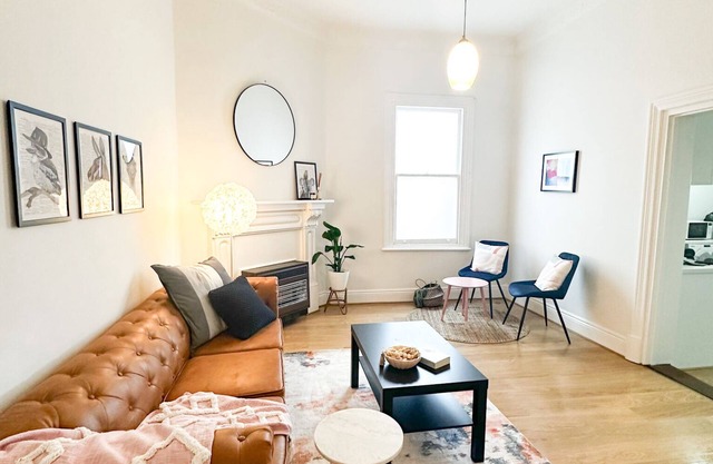 Family friendly character city fringe villa in Unley* close to cafes and parks.