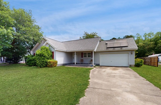 Family-friendly charmer with bunk room, patio and firepit