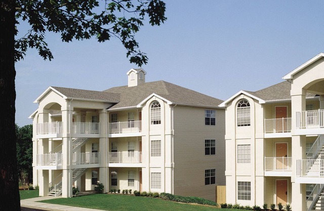 Condo familial près du lac et des divertissements avec WiFi et deux piscines