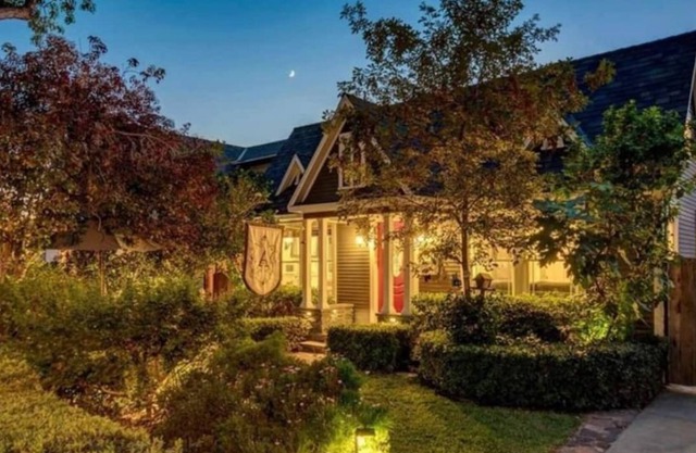 Family Friendly Cottage. 12 miles to Disneyland.