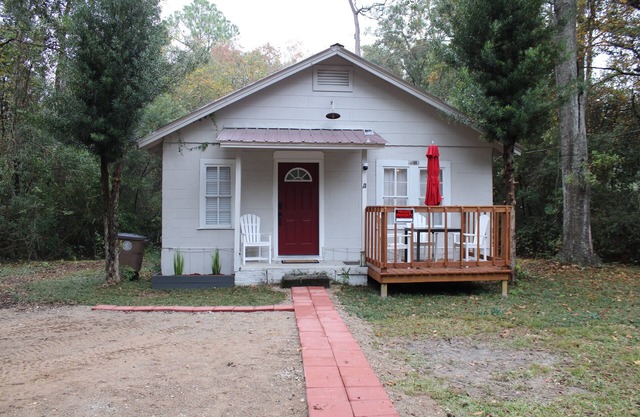 Family friendly cottage w/firepit for roasting marshmallows with the kiddos