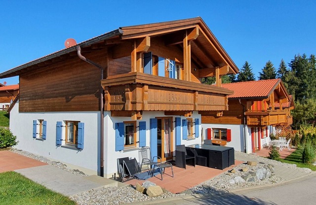 "Family-friendly vacation home on Lake Lechsee: pure nature and relaxation!"