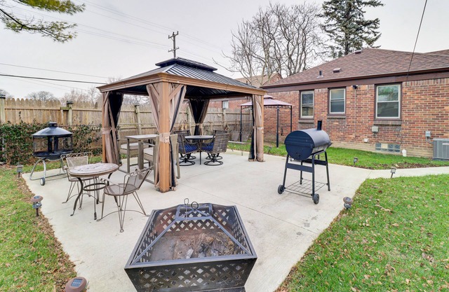 Family-Friendly Detroit Home: 12 Mi to Downtown!