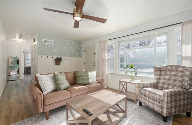 Family Friendly Entire Home- Near Hospitals, Colleges and Downtown Springfield