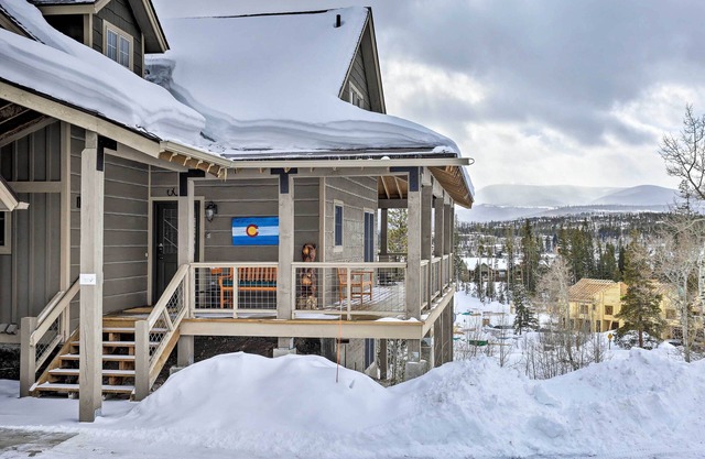 Chalet Fraser avec vue sur la montagne - Marchez jusqu'à la rue Main!