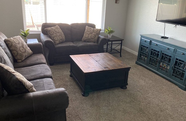 Family Friendly Home, Quiet Culdesac (Sleeps 10-12)
