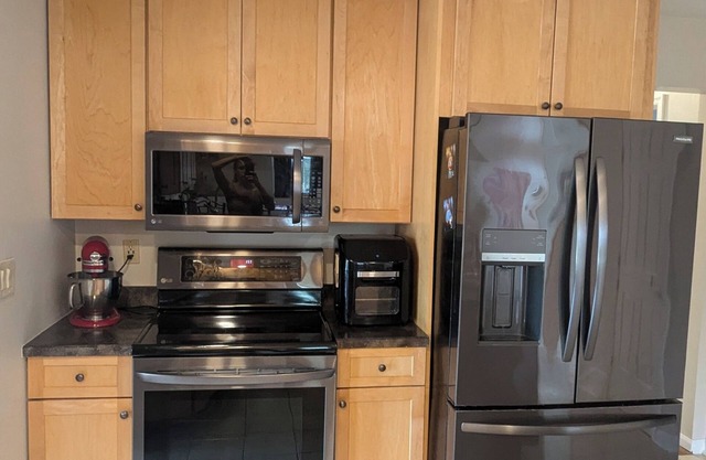Family friendly home: scenic views, AC, WiFi, fitness room, kids playset, garage