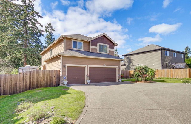 Family-Friendly Home w/ Patio & Garden in Everett!