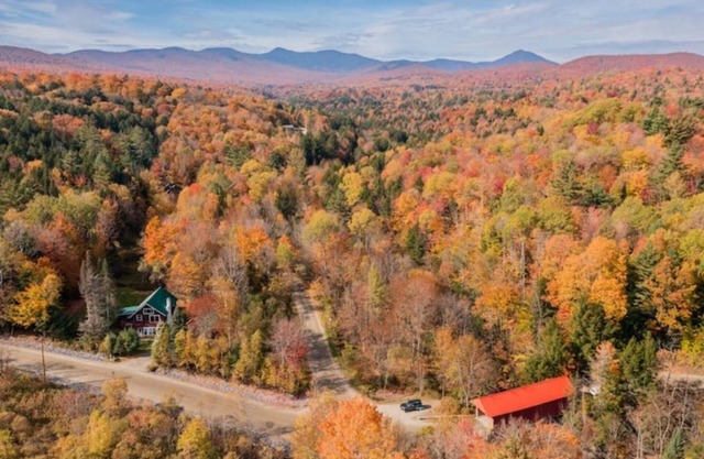 Family-friendly, hot tub, full kitchen, 4 bedroom, deck, yard, dogs allowed.