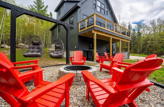 Book Now! Brand New Home! HotTub| Slps12| Dogs OK!