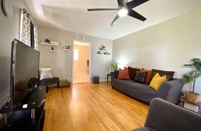 Family Friendly House- Close to Campus!