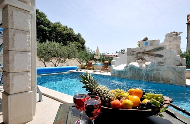 Maison pour la famille avec la piscine Plano, Trogir (K-23902)