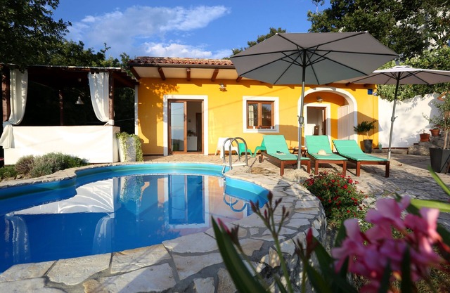 Maison pour la famille avec la piscine Ripenda Verbanci, Labin (K-16583)