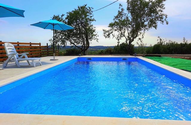 Maison pour la famille avec la piscine Vardica, Umag (K-21452)