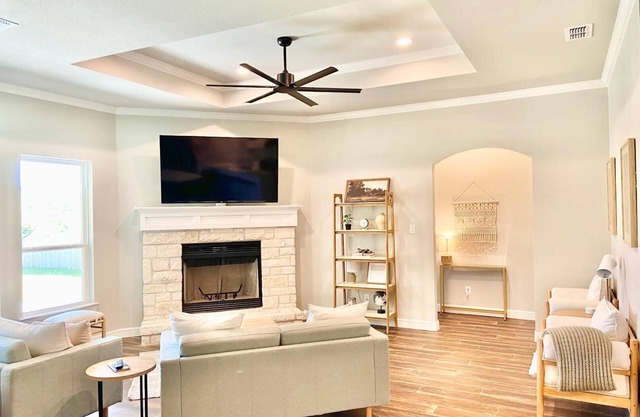 Family-Friendly Home Near PK Lake & Rocker B with 2 Master Bedrooms & Bunk Room!