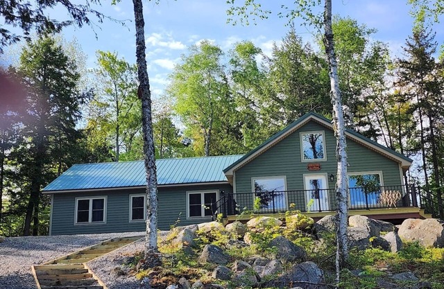 Family Friendly Lakefront Cottage, Ambajejus Lake