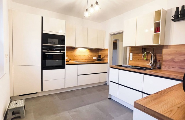 Family-friendly spa holiday home – with sauna, hot tub & panoramic views