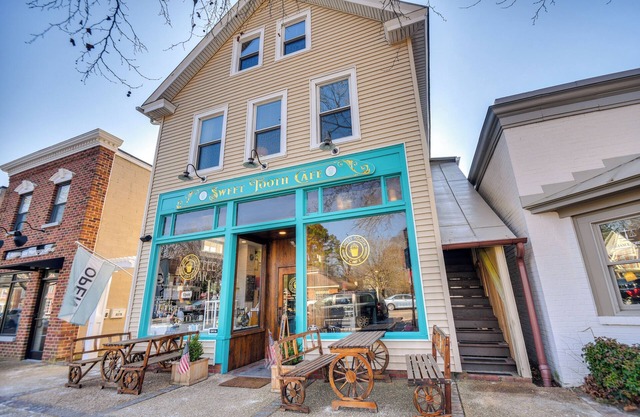 Family-Friendly Main St Gloucester Apt w/ Balcony!