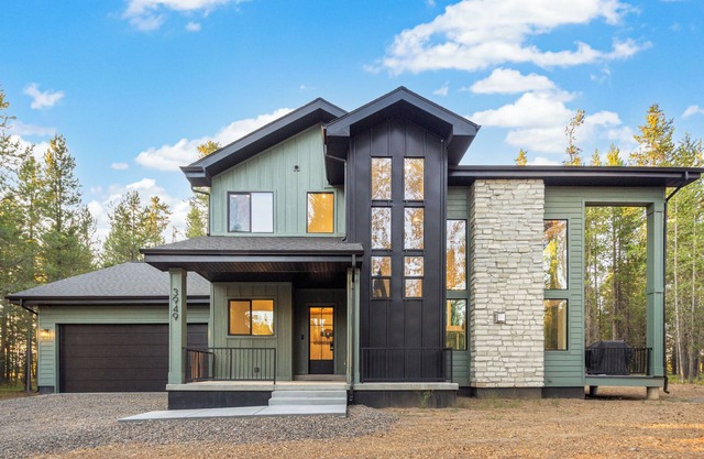 Family Friendly Modern Forest Retreat Near Yellowstone with AC, Ping Pong, Games