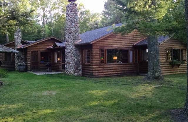 Familial Northwoods Cottage & Guest House sur le magnifique lac Crystal