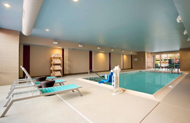 Family-friendly Oasis Near Piedmont Triad Airport. Pets Allowed, Indoor Pool!