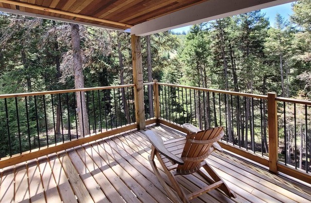 Family friendly off-grid mountain retreat