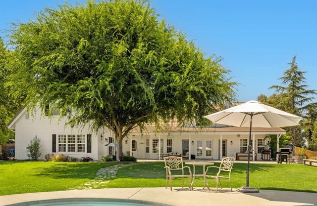 Heated pool & family friendly!