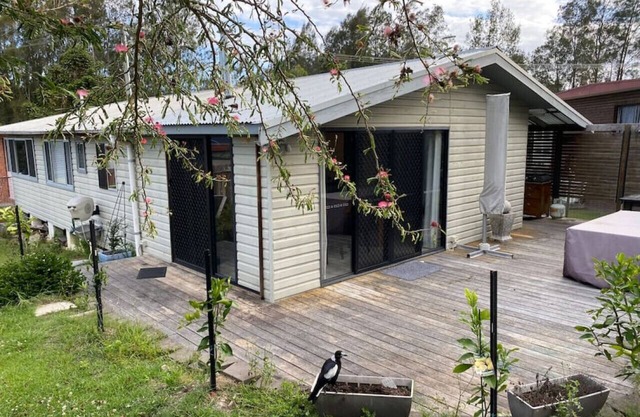 Family-Friendly Retreat with 4 Bedrooms, Opposite