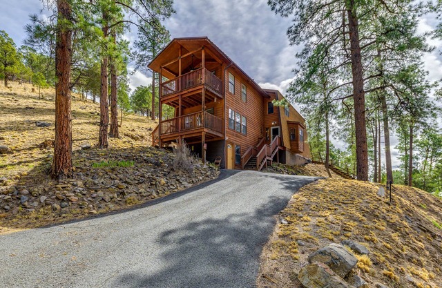 Family-Friendly Ruidoso Cabin - Ski, Hike & Fish!
