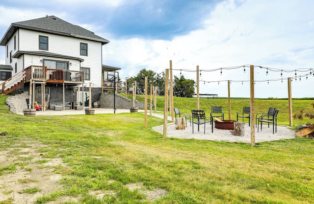 Family-Friendly Seward Home w/ Sauna & Pool!