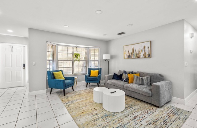 Family-Friendly Stay, Near Beach & Downtown. Early Check-In & Late Check-Out!