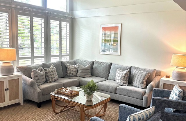 Townhome Sleeps 8 - Amenities Pass Included, .7m to the Beach