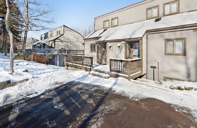 Maison de ville familiale avec bain à remous et piscine intérieure partagés - à pied des pistes!