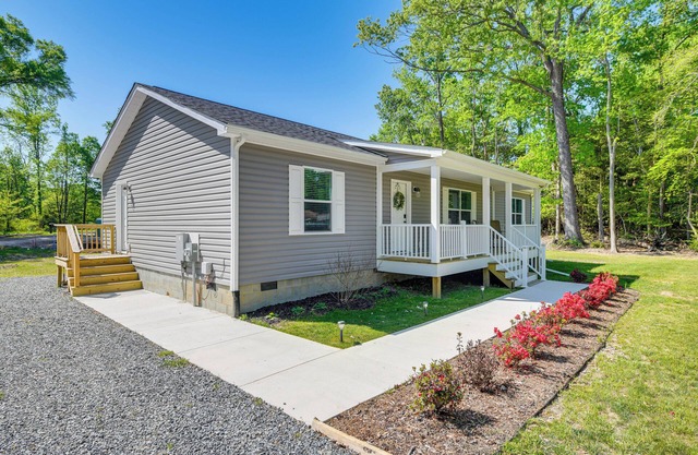 Family-Friendly Home w/ Deck Near Colonial Beach!