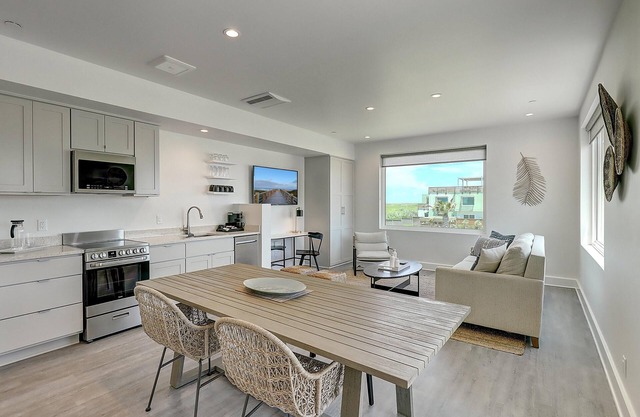 Family Friendly Condo w/ Gulf Views-Private Walkable Beach Access, Pool Onsite!
