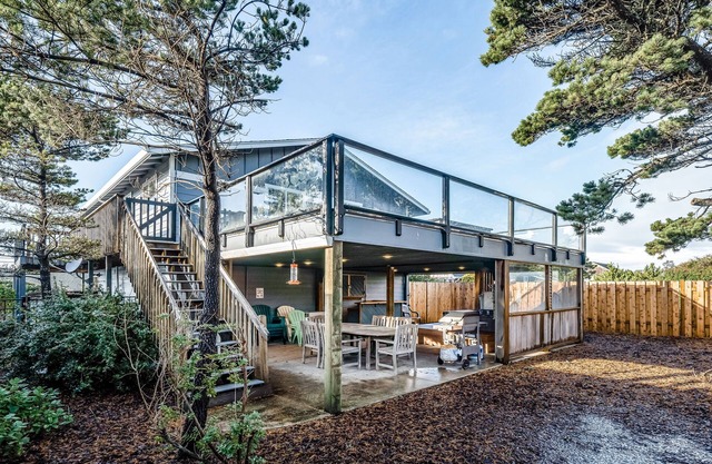 Maison familiale w / vue sur l'océan et bain à remous privé - marcher jusqu'à la plage!