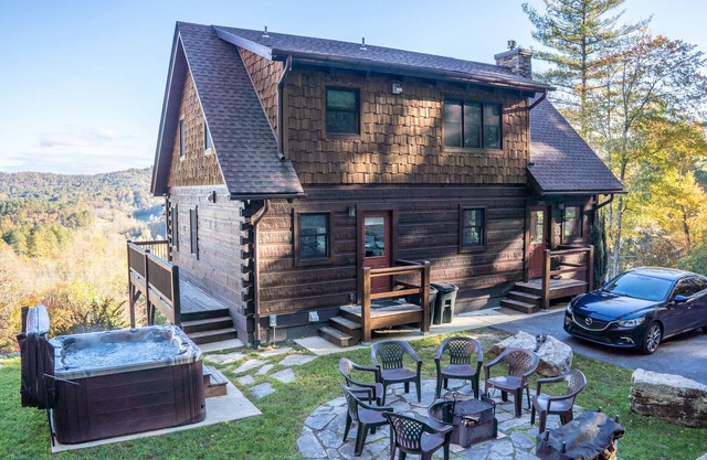 Récemment construit, privé, Log Cabin / Mtn View, bain à remous et foyer. Conviviale et familiale