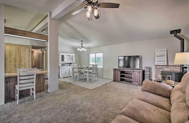Family-Friendly Home ~ 1 Mi to Kern River!