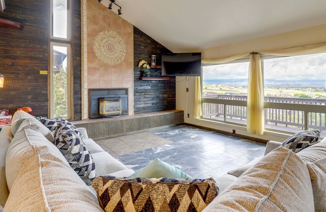 Family-Friendly Utah Home: Deck, Mountain Views!
