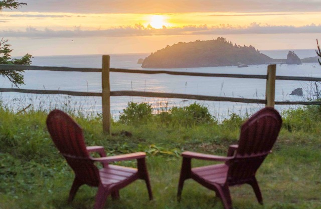 Maison familiale au bord de l'eau avec vue sur l'océan au-dessus de Scenic Houda Point