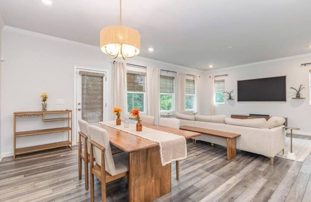 Family Friendly with Sunroom & Game Room