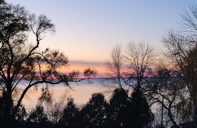Family & Friends Getaway near Lambeau Field with Beautiful Bay View!n