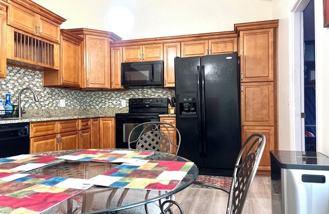 Family Fun 3bd Home w/Pvt Pool, Games Room!