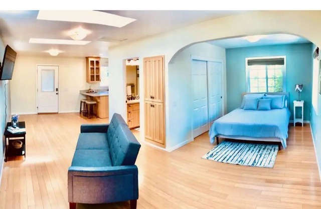 Family Fun 5 -bedrooms with pool and hot tub