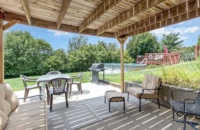 Family Fun by the Ark Encounter, sleeps 11 w/Pool